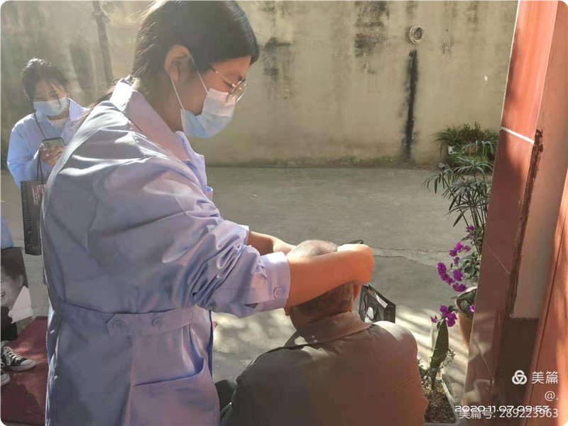 漯河卫校在漯河市郾城区后周社区下乡义诊(图4)