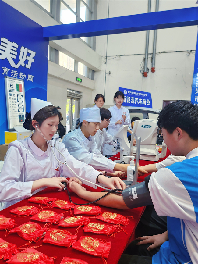 我校参加河南省暨漯河市职业教育活动周(图2)